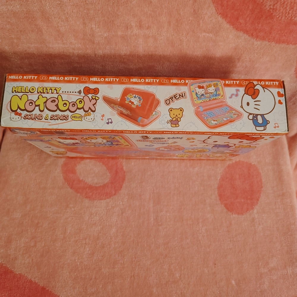 EXCLUSIVE - Hello Kitty Officially Licensed Toy Laptop - Picture 10 of 13